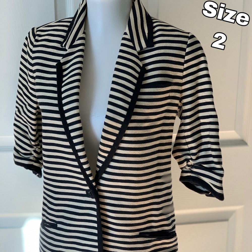 Elizabeth and James size 2 blazer lined striped